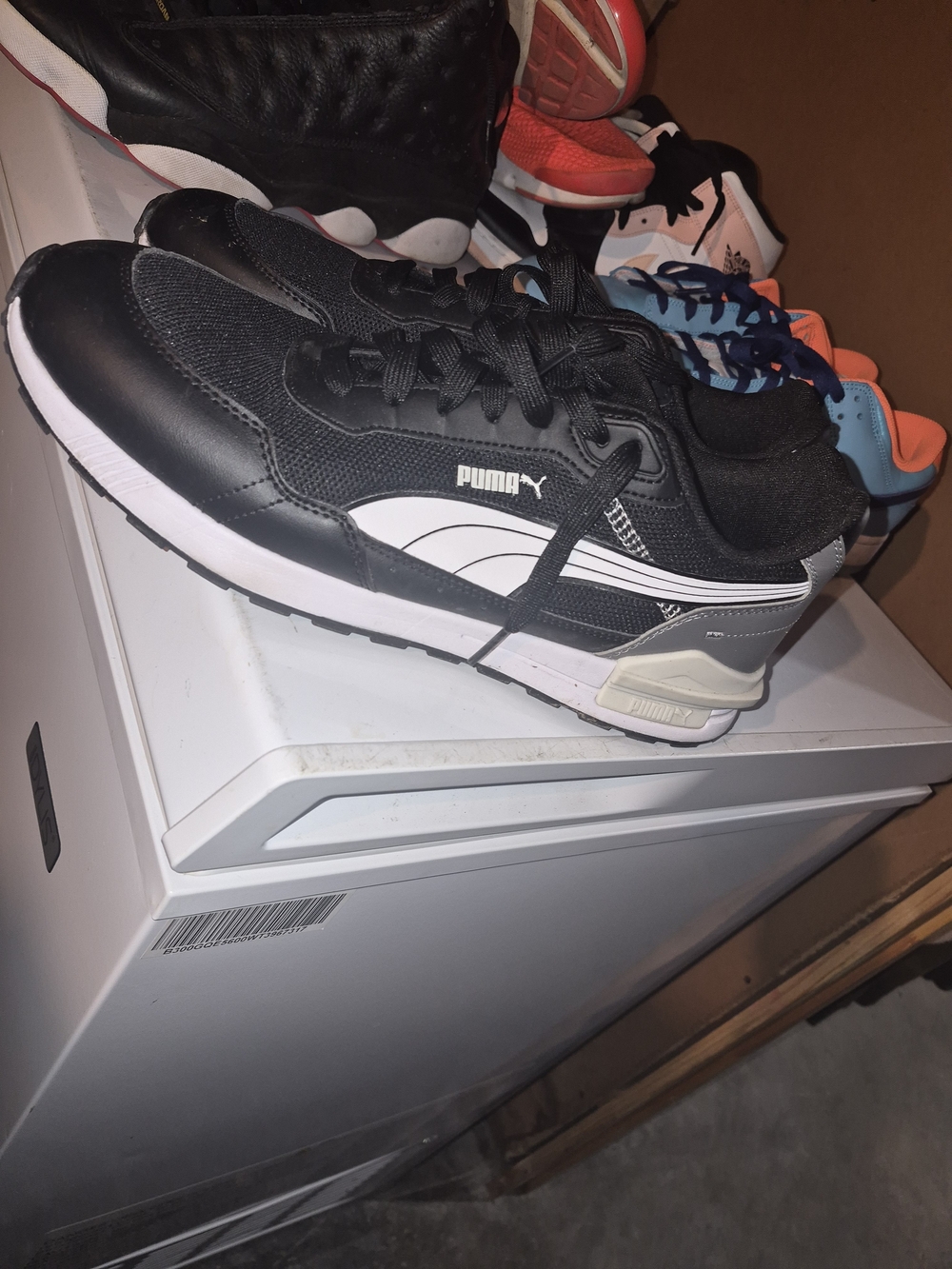 Puma Men’s Black and White Retro Runner Sneakers